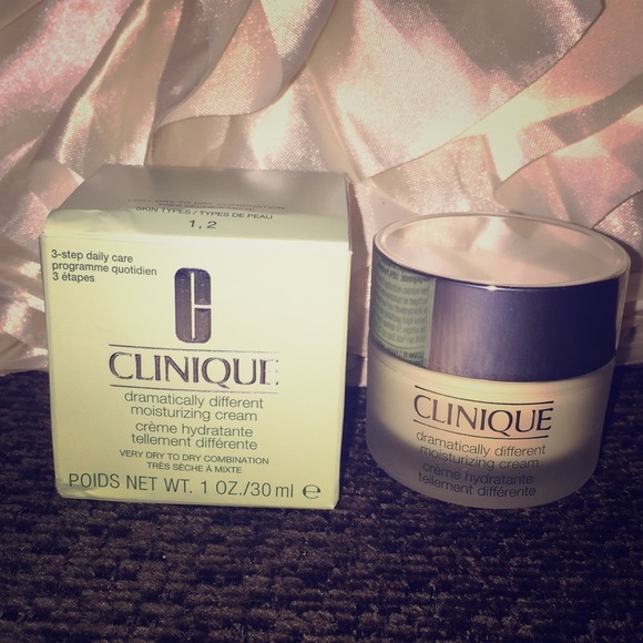 Sephora Other - Clinique Dramatically Different Moisturizing Cream